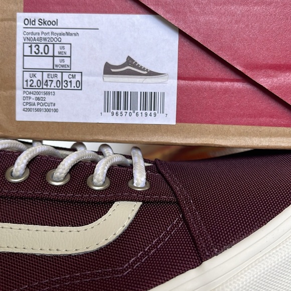 Vans Men’s Old Skool
Cordura Port Royale/Marsh
VN0A4BW2DOQ
Sneakers - Picture 16 of 16